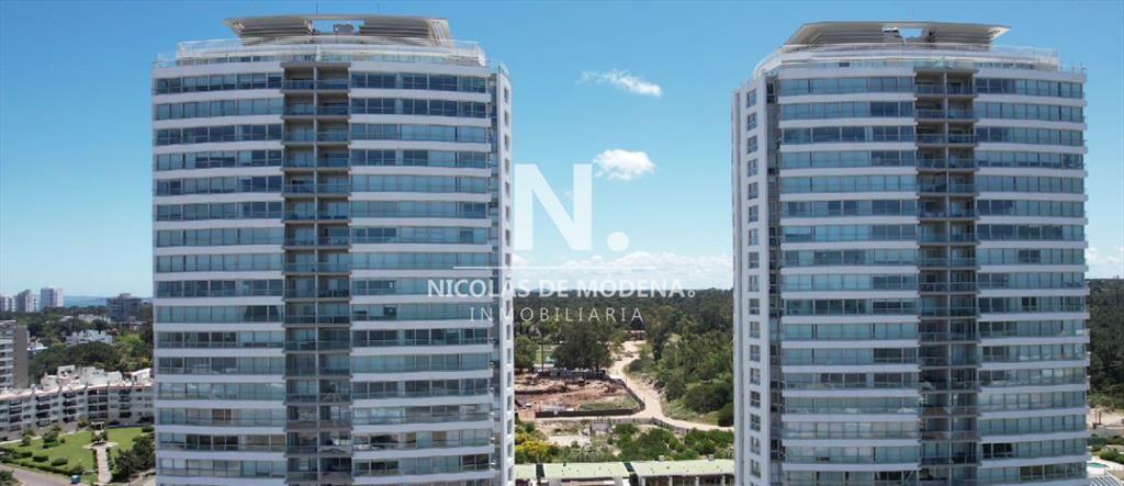 En venta apartamento de 3 dormitorios en suite,