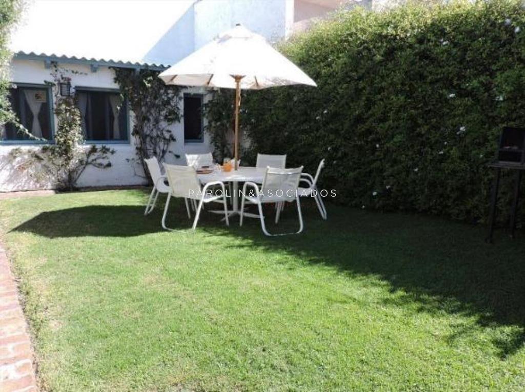 Casa de 5 dormitorios en venta en La Barra, Punta del Este.