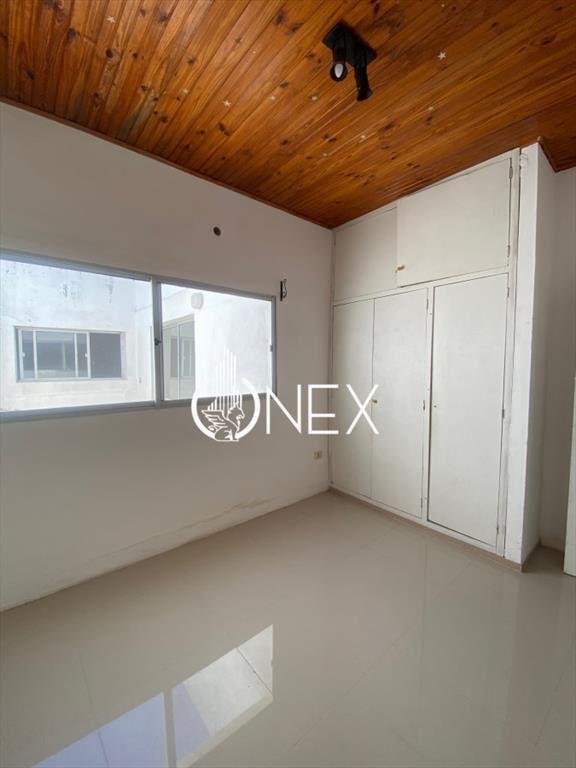 CASA CENTRICA EN VENTA , CON RENTA PAYSANDU