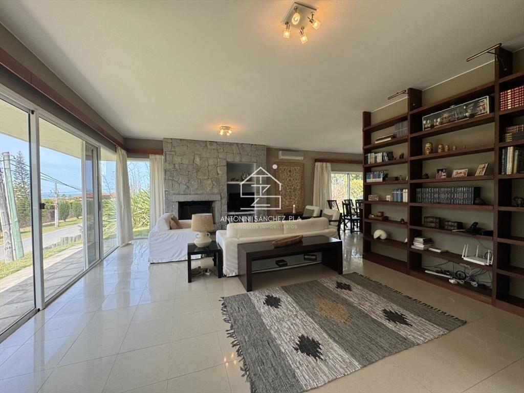 Hermosa casa con piscina a pasos de playa Brava