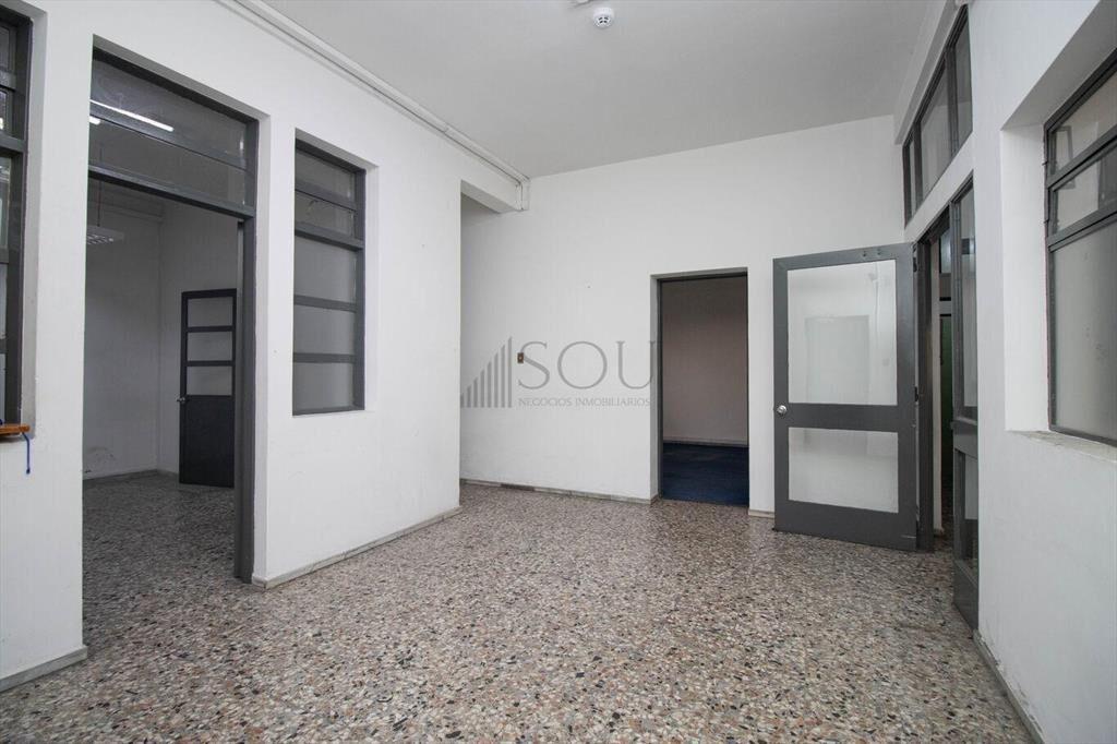 Venta depósito y local industrial con parking en Sayago