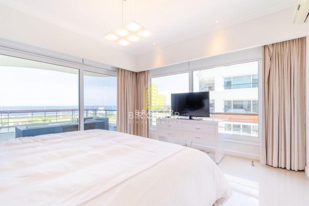 Venta Apartamento 4 dormitorios Playa Mansa Punta