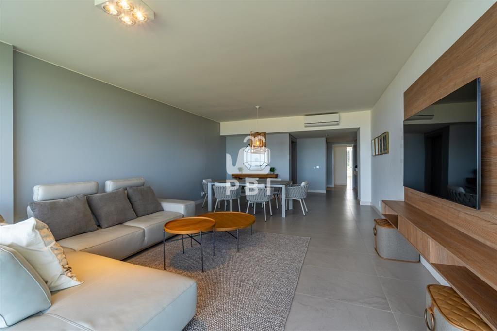 Venta Apartamento 3 dormitorios en suite, Playa -