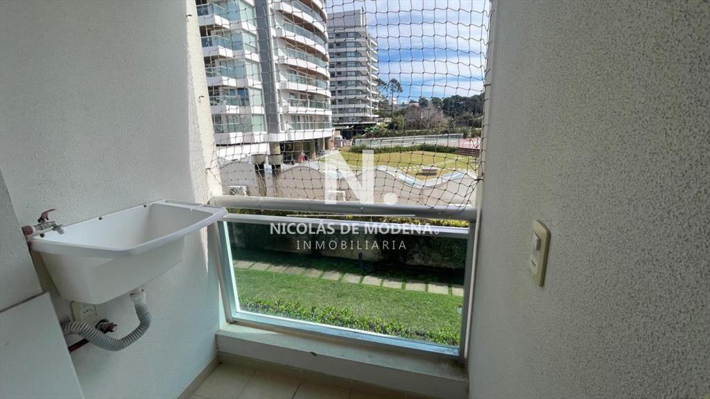 Apartamento en venta de 3 dormitorios y dependencia en Pun