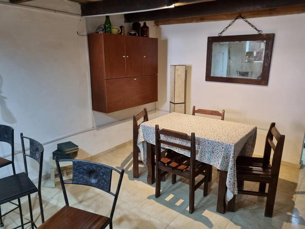 Edificio entero con 3 unidades , Lima prox Av Libertador !!