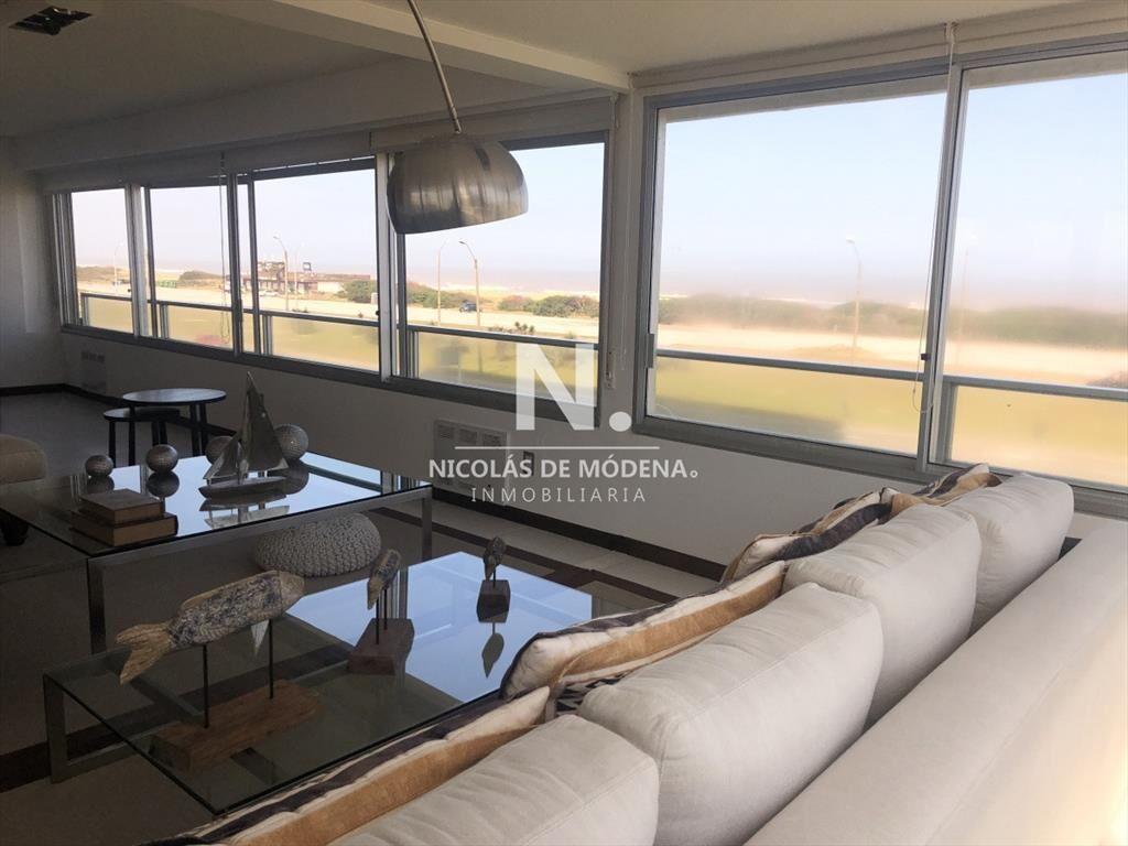 En venta Amplio departamento de 3 dormitorios al