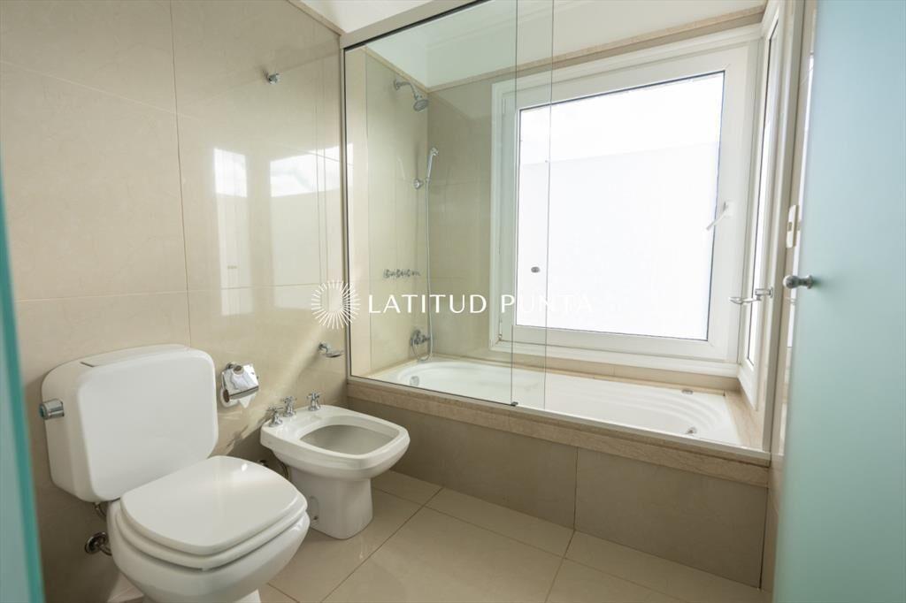 Apartamento Playa Mansa 3 ambientes