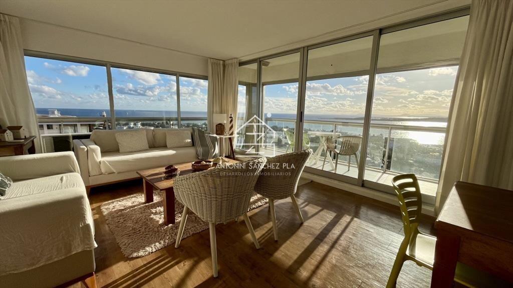 Apartamento venta 3 dormitorios 3 baños Punta