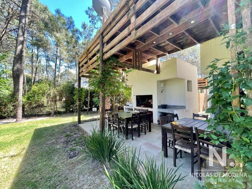 Excelente casa de Cuatro Dormitorios en Laguna Blanca
