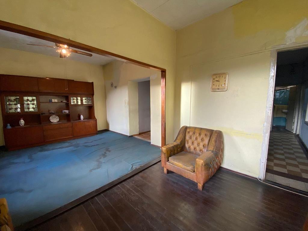 Venta apartamento de 4 dormitorios y 2 locales comerciales