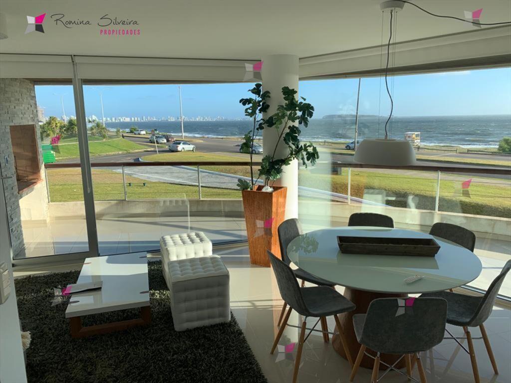 Apartamento en venta Playa Mansa 3 dormitorios