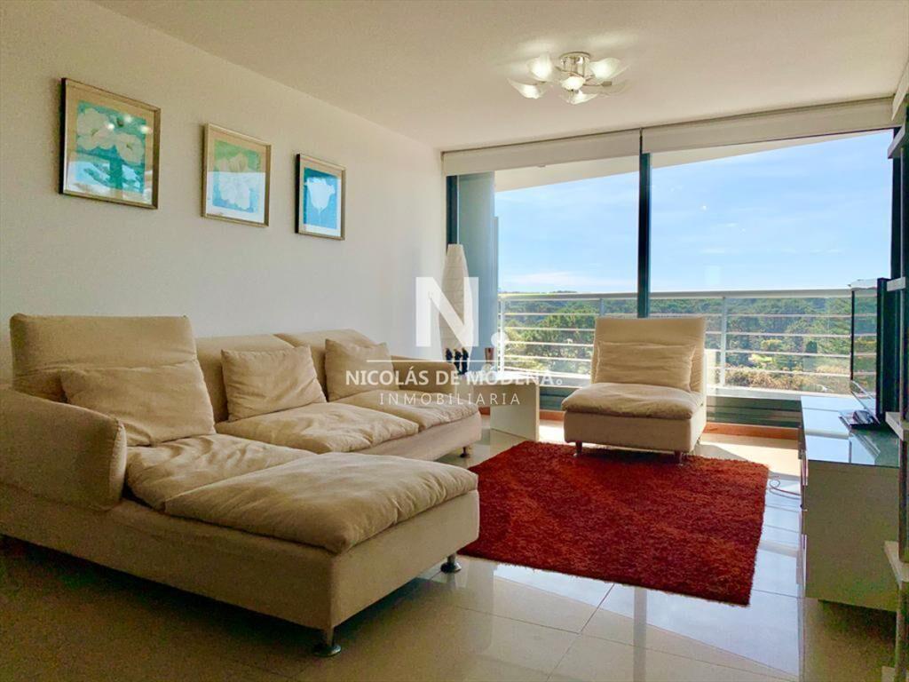 Vende apartamento de 3 dormitorios con vista en