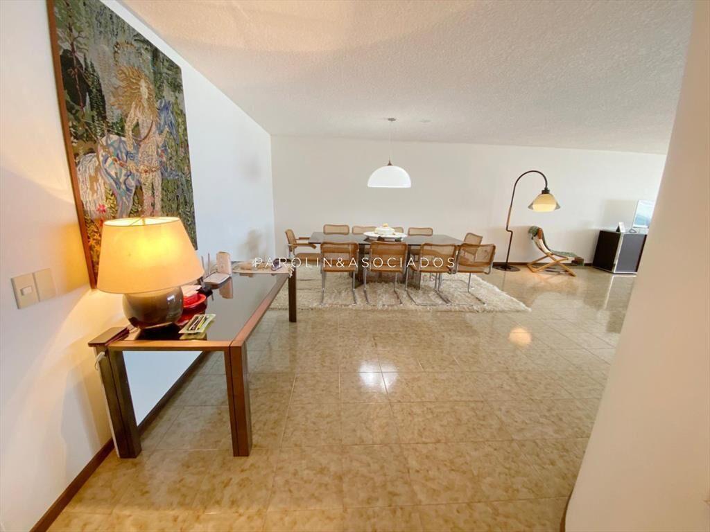 Apartamento en venta de 3 dormitorios en edificio