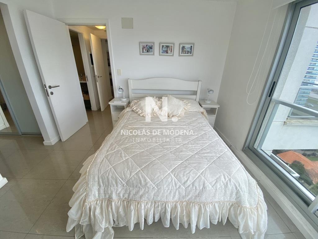 Vende apartamento de 2 dormitorios, con vista al