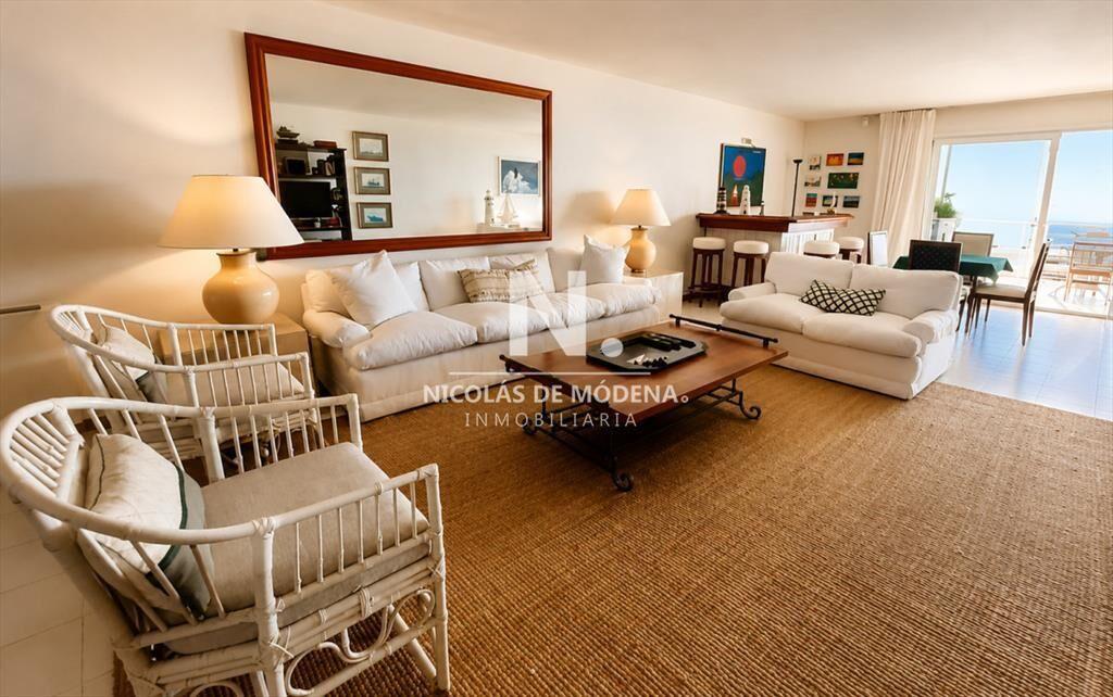 Vende apartamento en el Puerto, totalmente frente
