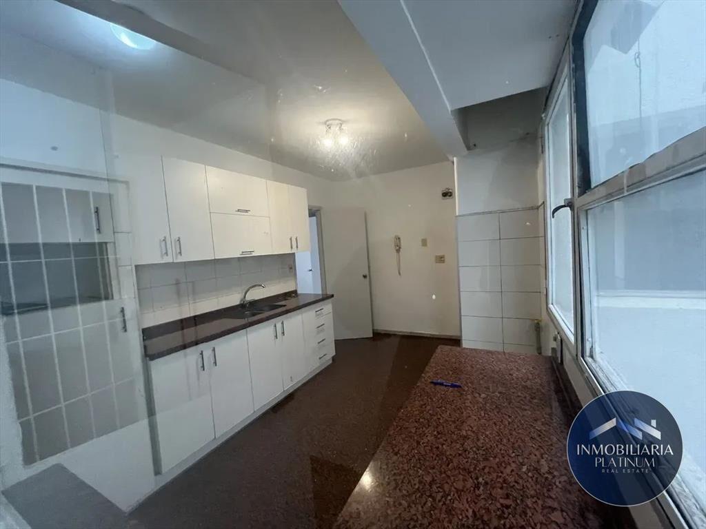 Apartamento en venta c/ cochera en Pocitos