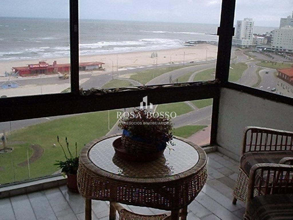Apartamento en Brava, 3 dormitorios *