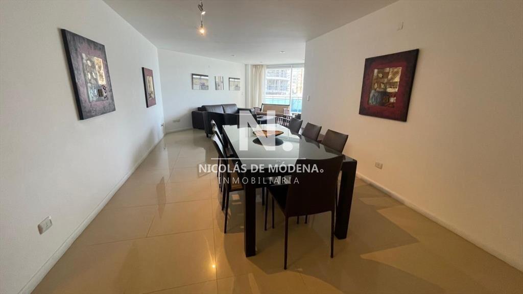 Apartamento en venta de 3 dormitorios y dependencia en Pun