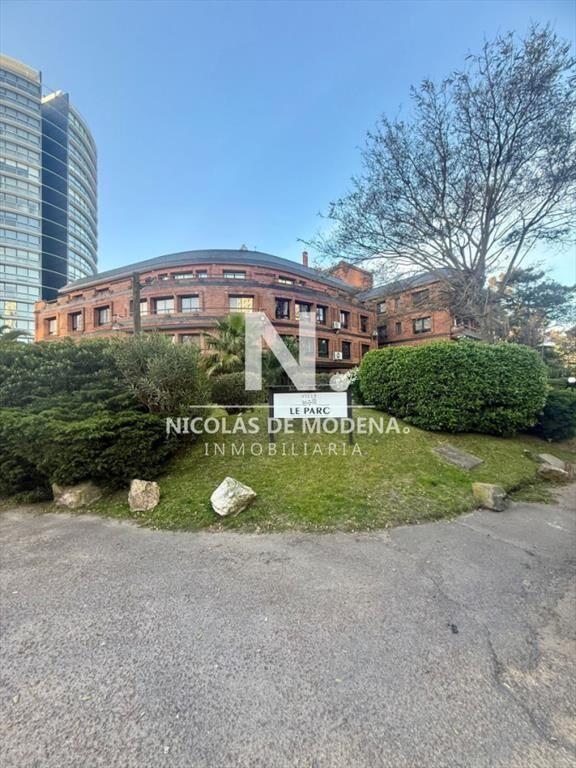 Apartamento en venta a 100 metros de Punta - Le