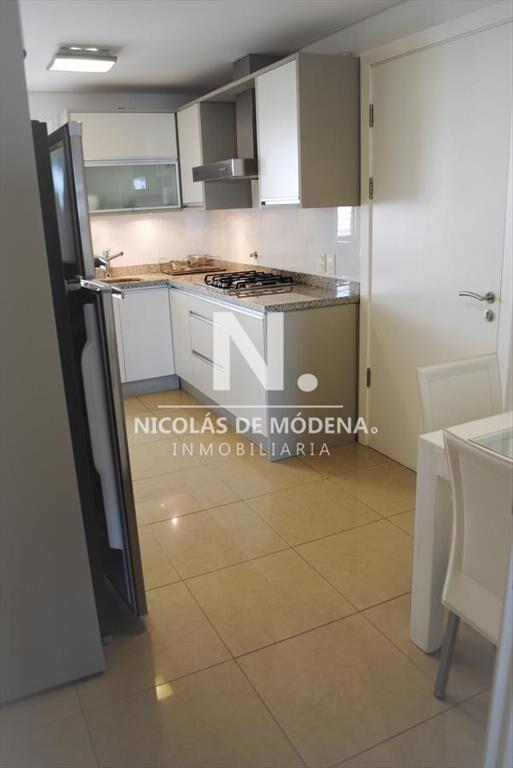 Departamento en prestigiosa torre de Punta del