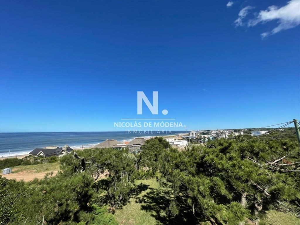 En venta casa frente al mar de 3 dormitorios, en