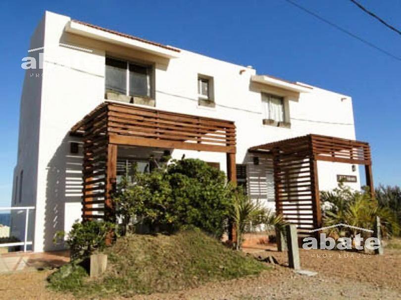 Venta de Complejo de 7 apartamentos con vista al mar! Punta