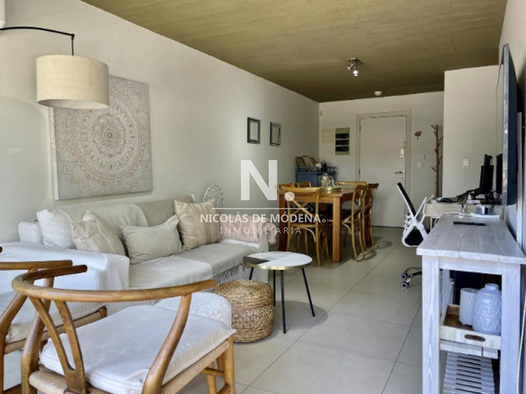 Vende apartamento de 2 dormitorios en Brava- del