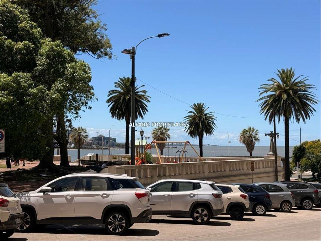 PISO ALTO FRENTE AL MAR PLAZA GOMENSORO UNICO
