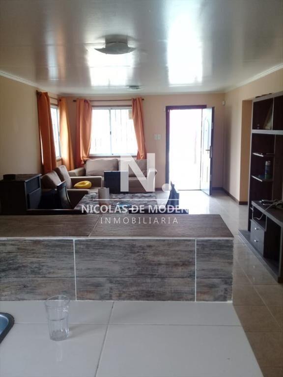 Casa de Cuatro Dormitorios en Manantiales - Venta