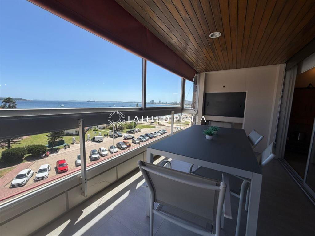 Apartamento frente al mar, 3 dormitorios más