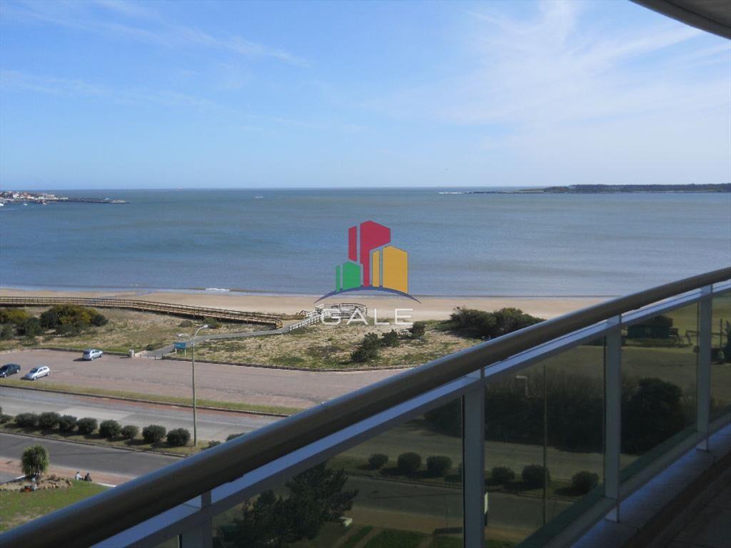 Apartamento en Venta de 3 dormitorios en Edificio Coral Tow