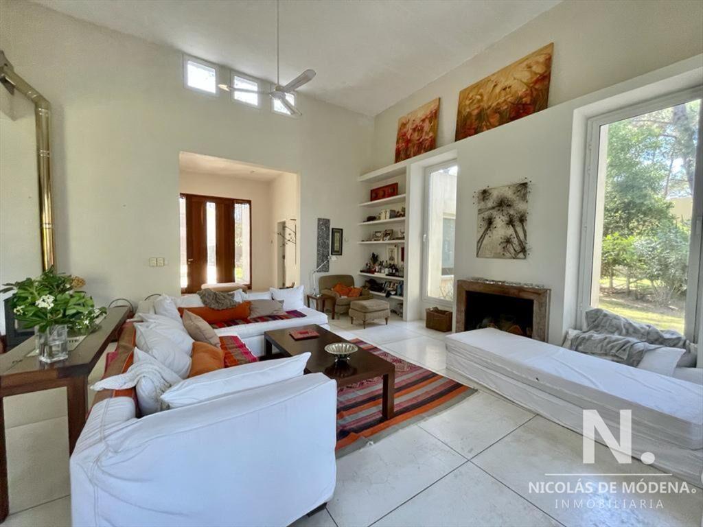 Excelente casa de Cuatro Dormitorios en Laguna Blanca
