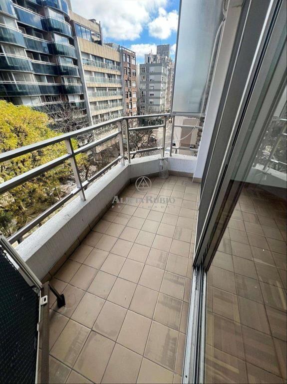 APARTAMENTO EN ALQUILER DE 2 DORMITORIOS. 2 BAÑOS. TERRA...