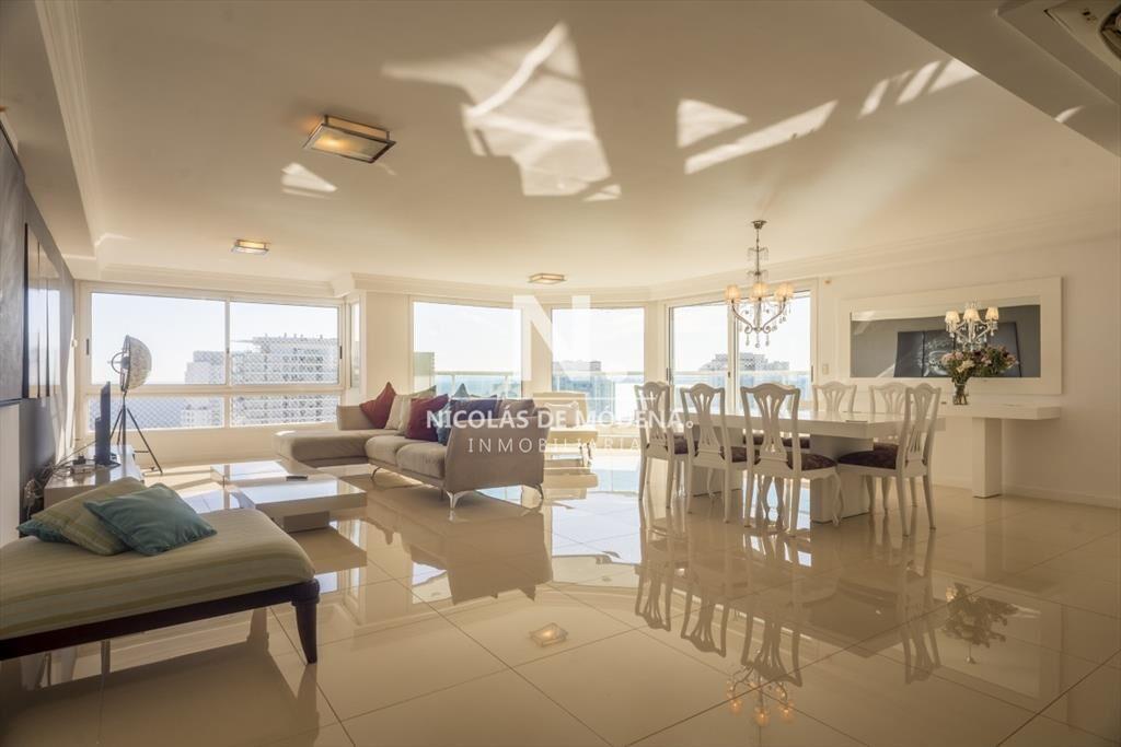Se vende apartamento en Mansa, de 3 dormitorios
