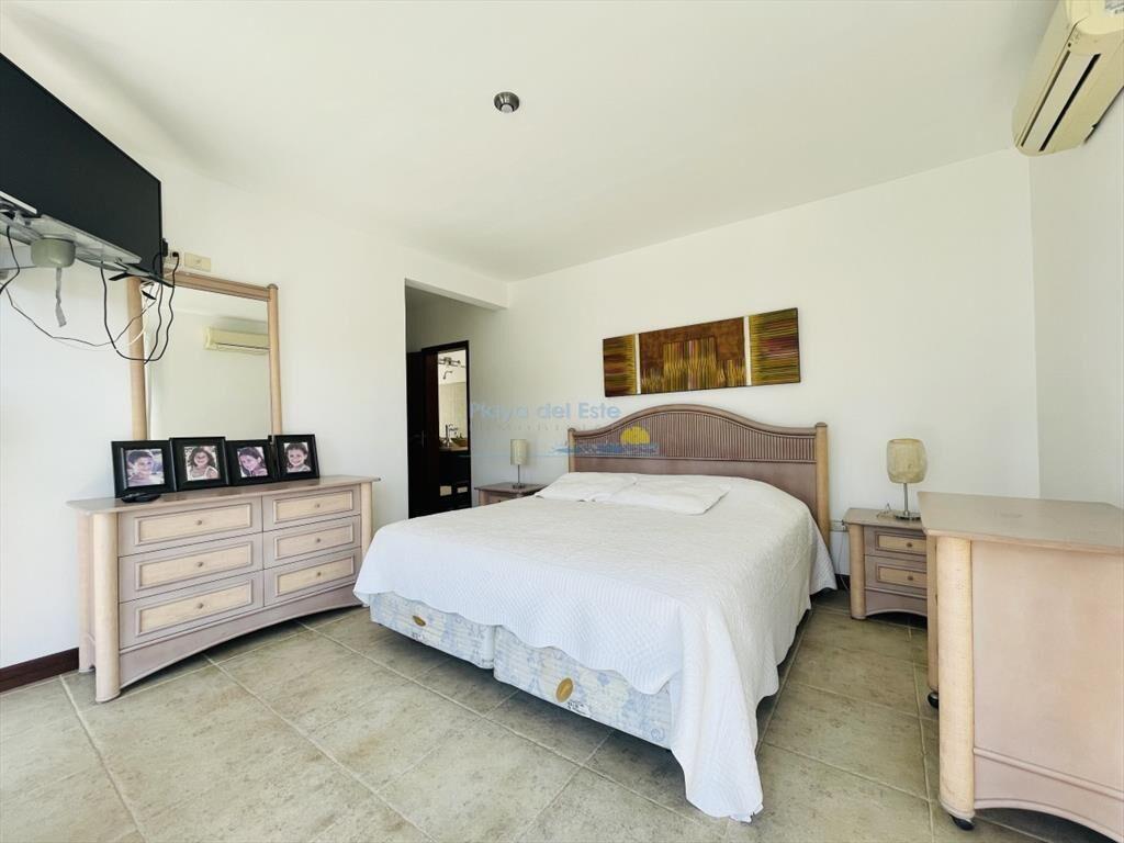 Muy Buena Casa de 5 Dormitorios y Piscina en del