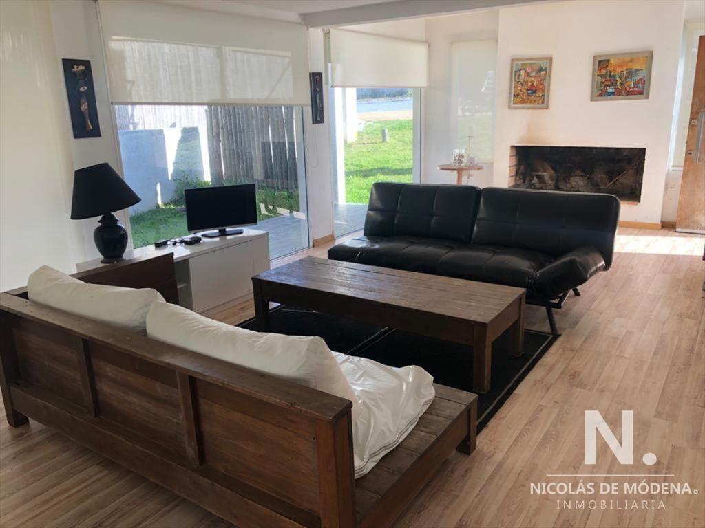 Casa estilo minimalista en Altos de Punta Piedras