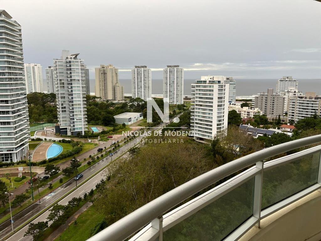 Apartamento en Venta de 3 dormitorios a Cuadras ,