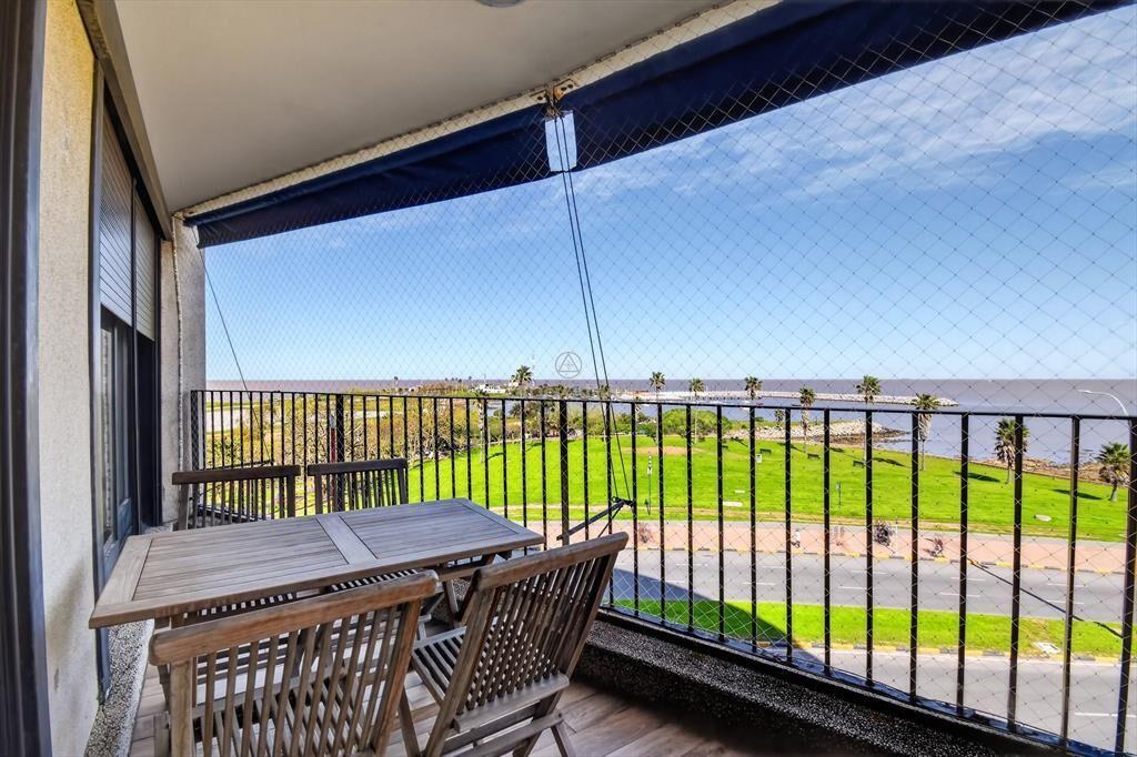 BR ARTIGAS Y RAMBLA! 140 MTS. FRENTE AL GOLF! TODO RECI...