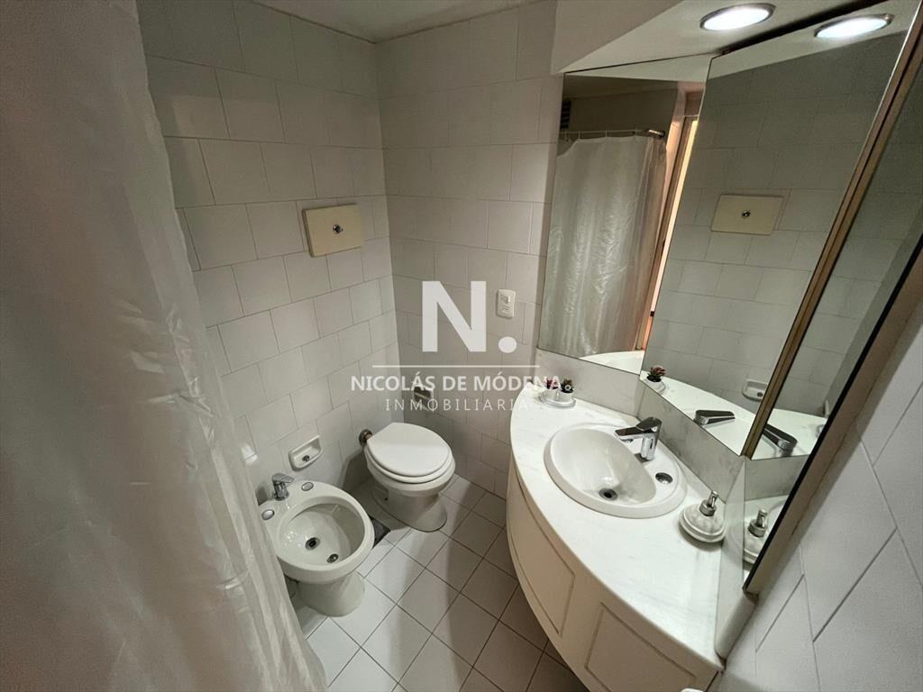 Vende apartamento de 2 dormitorios en Punta del