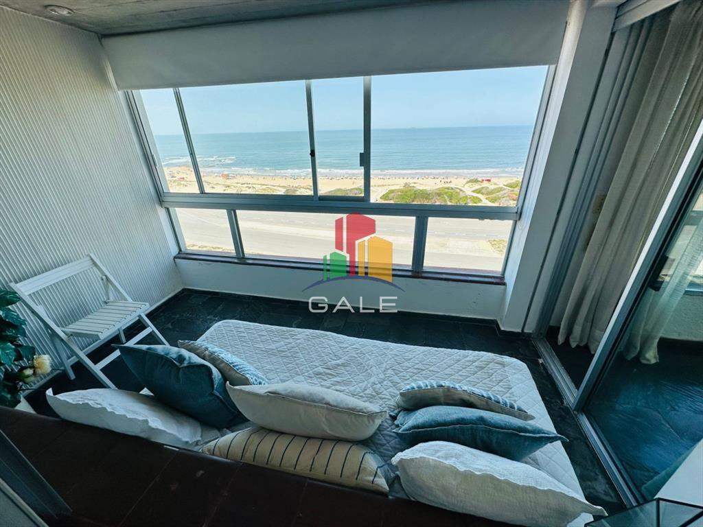 Apartamento de 3 dormitorios en venta en Punta del Este