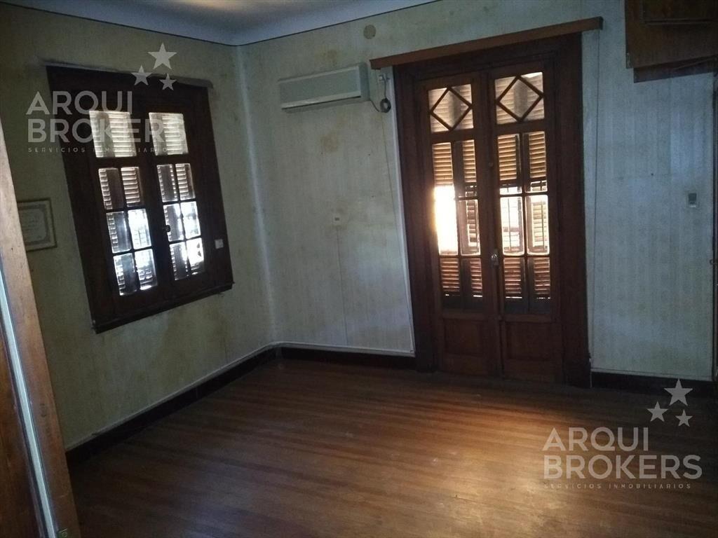Casa de 6 dormitorios en venta con renta en Pocitos. Idea