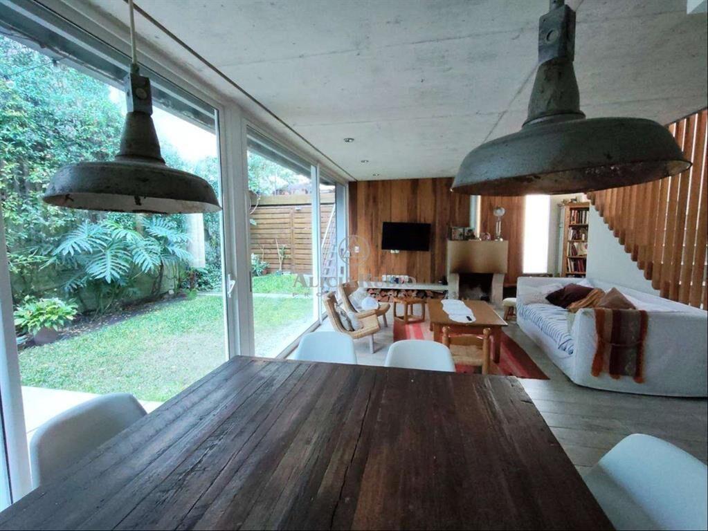 LA GACETA CASI MUÑOZ. CASA NUEVA 2014. 4 DORM + 3 BAÑOS....