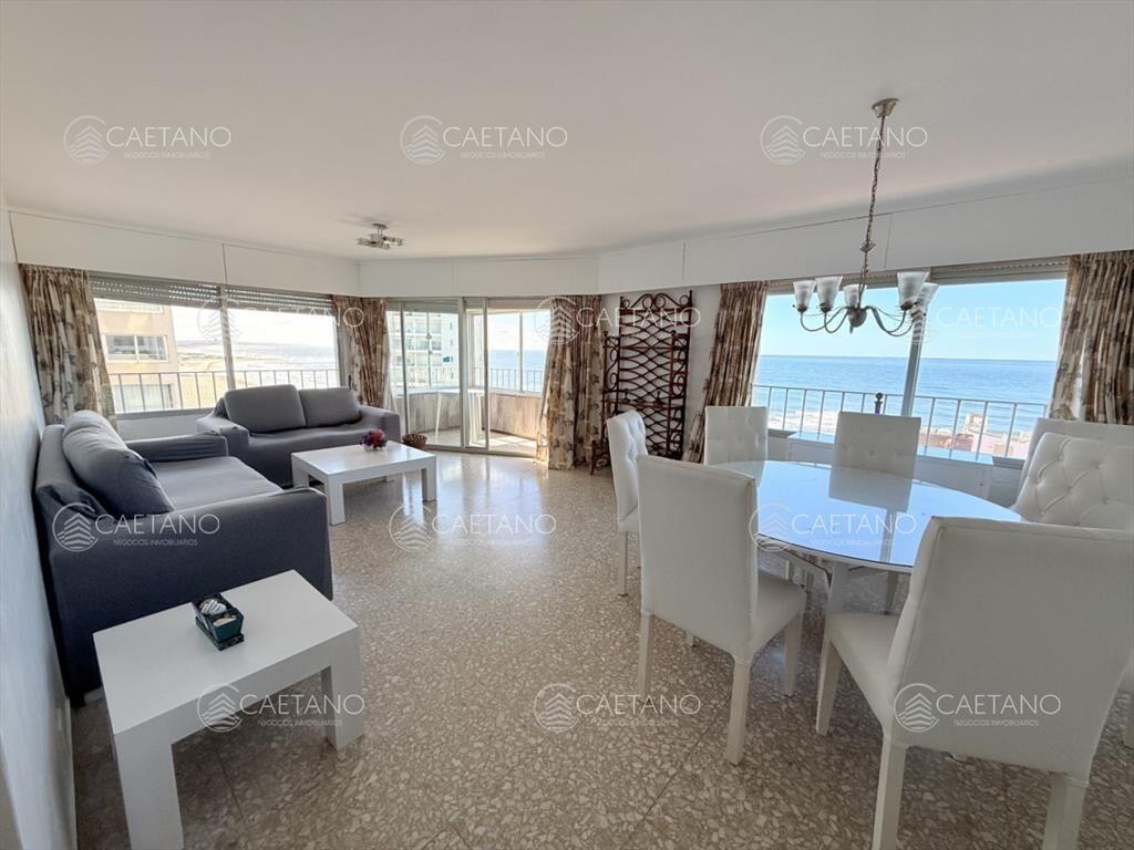 Venta apartamento 2 dormitorios, con vista Playa