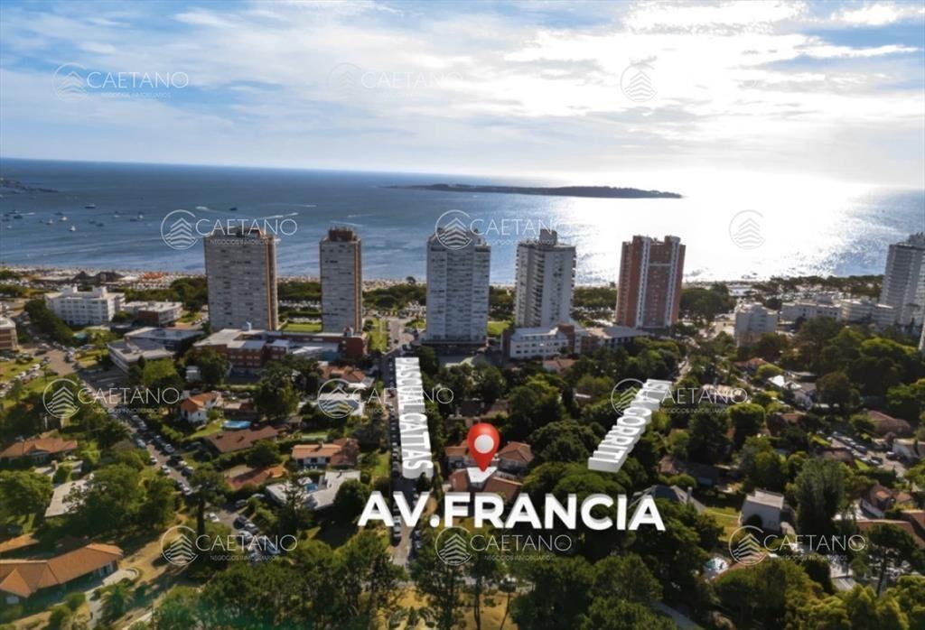 CASA EN VENTA PLAYA MANSA 5 DORMITORIOS