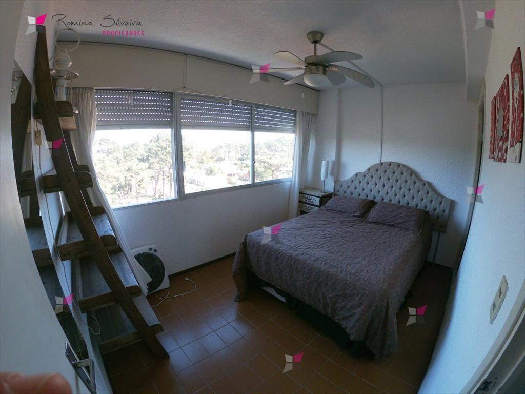 VENTA DE APARTAMENTO DE 2 DORMITORIOS EN EDIFICIO SOBRE ROO