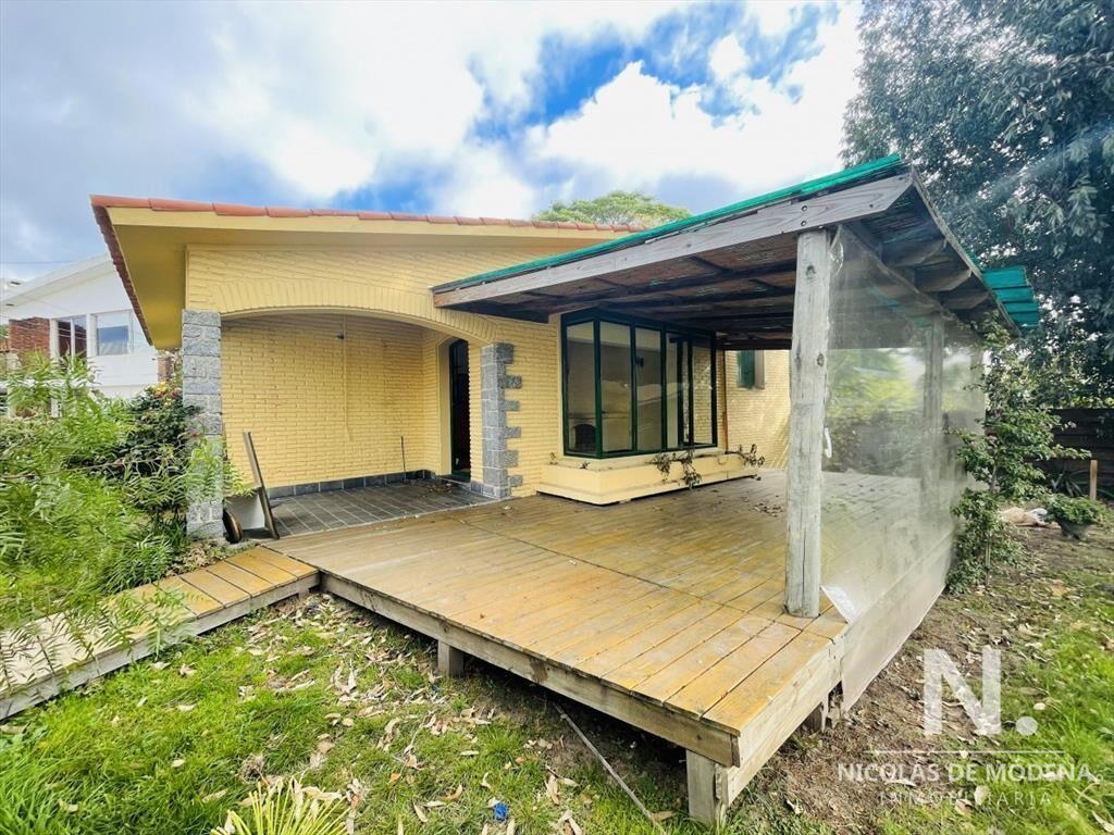 Venta de casa sólida en excelente punto comercial o para v