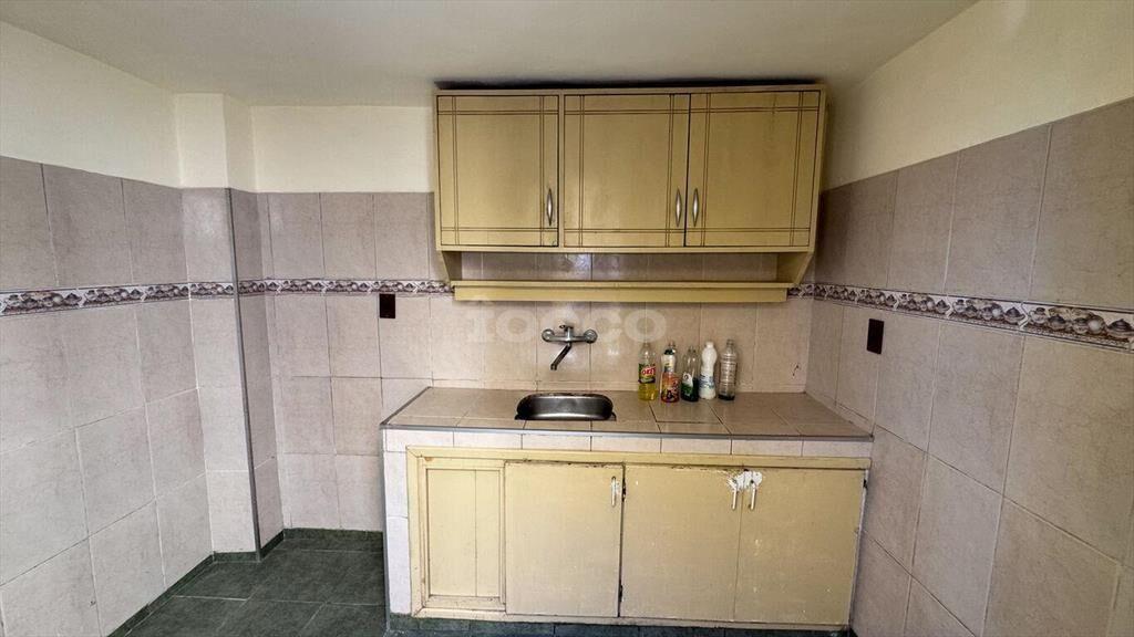 Venta con Renta de Local Comercial y 2 Apartamentos en Ciud