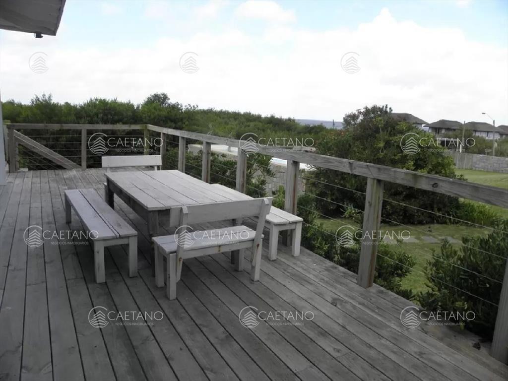 Venta casa 7 dormitorios. Punta Piedras,