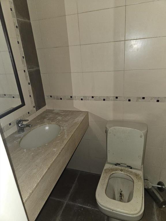 25 de mayo y Zabala, gran esquina, 27 mts de frente, 245 m2