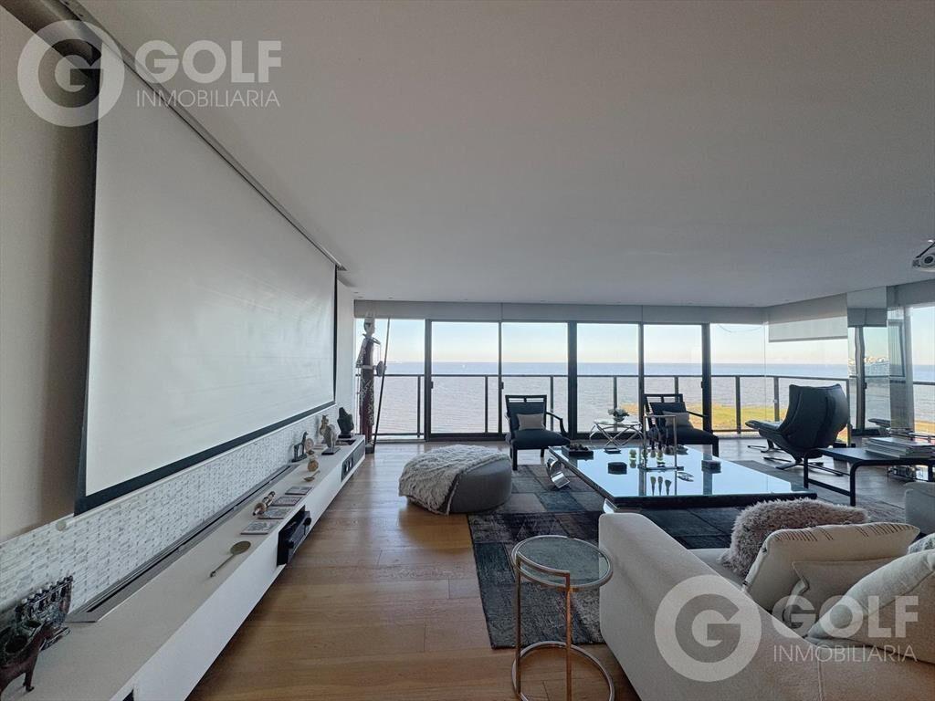 Venta de apartamento DUPLEX sobre Rambla Gandhi con vista a
